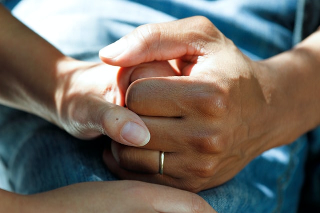holding hands to comfort before hernia surgery - these are our hernia surgery recovery tips