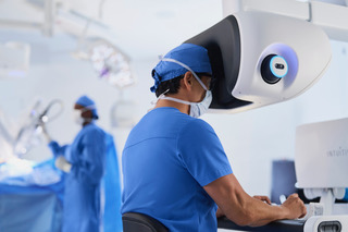 da Vinci 5 Robot console for hernia surgery